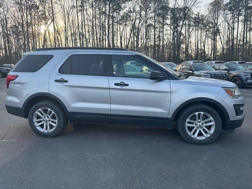 2017 Ford Explorer Base