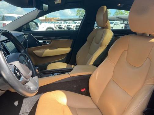 2019 Volvo S90 T6 Momentum