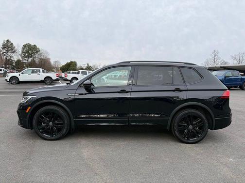 2022 Volkswagen Tiguan 2.0T SE R-Line Black 4MOTION