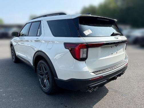 Star White Metallic Tri-Coat 2026 Ford Explorer ST