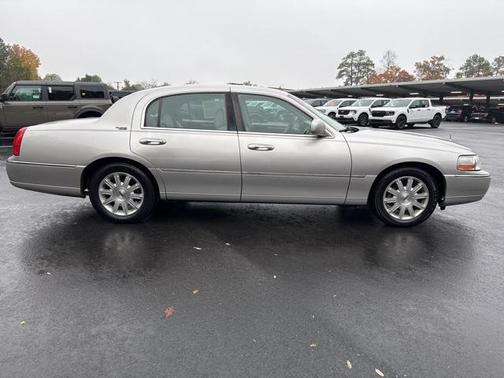 2010 Lincoln Town Car Signature