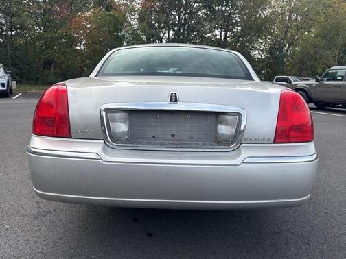 2010 Lincoln Town Car Signature