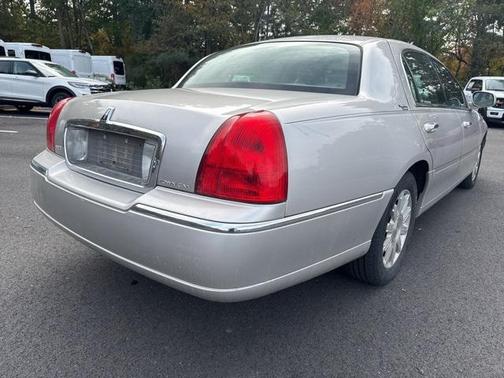 2010 Lincoln Town Car Signature