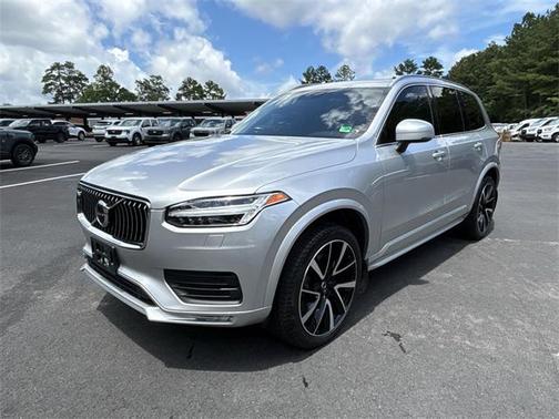 2022 Volvo XC90 T6 Momentum