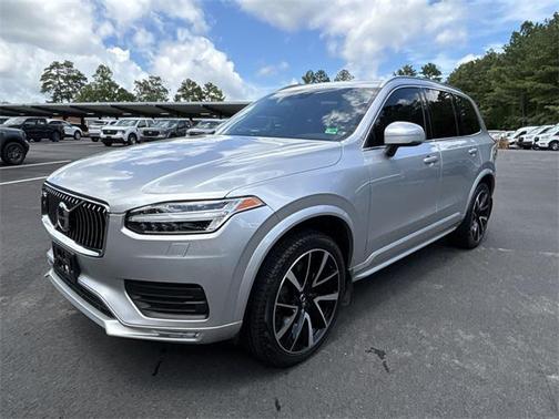 2022 Volvo XC90 T6 Momentum