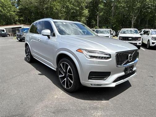 2022 Volvo XC90 T6 Momentum