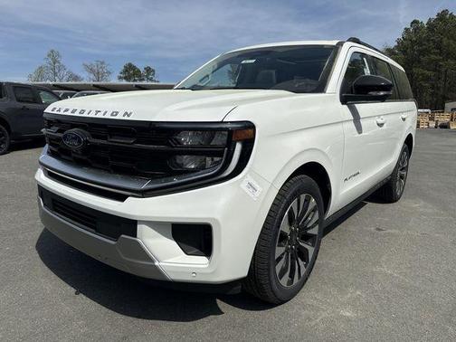 Star White Metallic Tri-Coat 2026 Ford Expedition Platinum