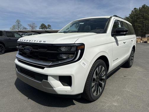 Star White Metallic Tri-Coat 2026 Ford Expedition Platinum