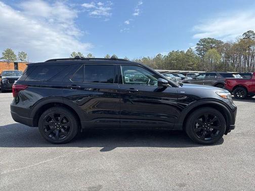 2024 Ford Explorer ST-Line