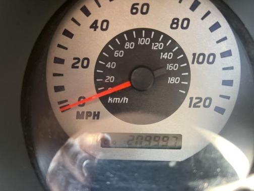 2004 Nissan Frontier XE-V6 Crew Cab