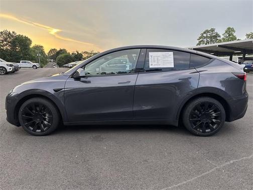 2022 Tesla Model Y Long Range Dual Motor All-Wheel Drive