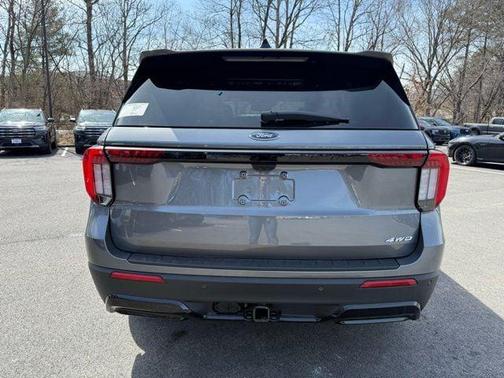 CARBONIZED GRAY METALLIC 2026 Ford Explorer ST-Line