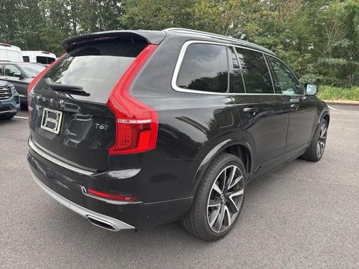 2021 Volvo XC90 T6 Momentum
