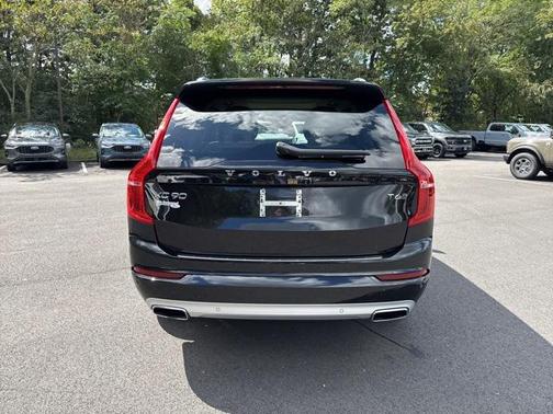 2021 Volvo XC90 T6 Momentum