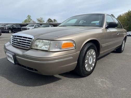 Arizona Beige Clearcoat Metallic 2003 Ford Crown Victoria Base