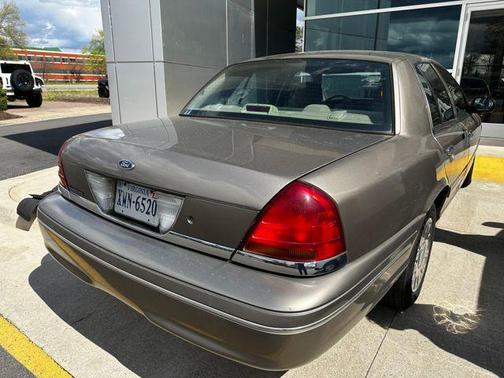2003 Ford Crown Victoria Base