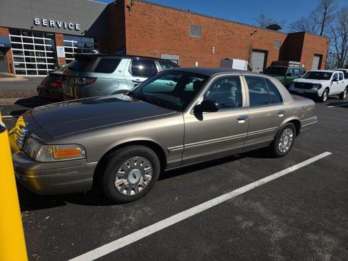 2003 Ford Crown Victoria Base