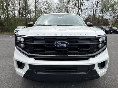 Star White Metallic Tri-Coat 2026 Ford Expedition Max Active 4x4