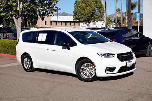 2024 Chrysler Pacifica Touring