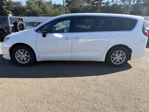 2024 Chrysler Pacifica Touring