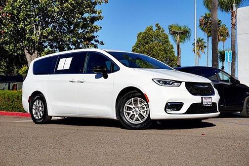 2024 Chrysler Pacifica Touring