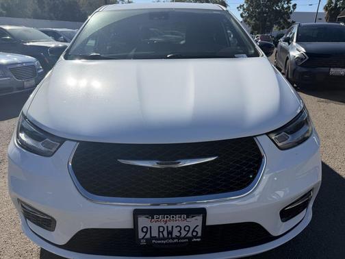 2024 Chrysler Pacifica Touring