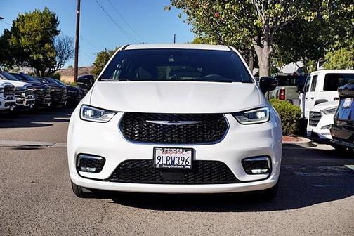 2024 Chrysler Pacifica Touring