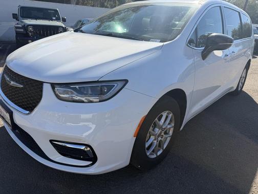 2024 Chrysler Pacifica Touring