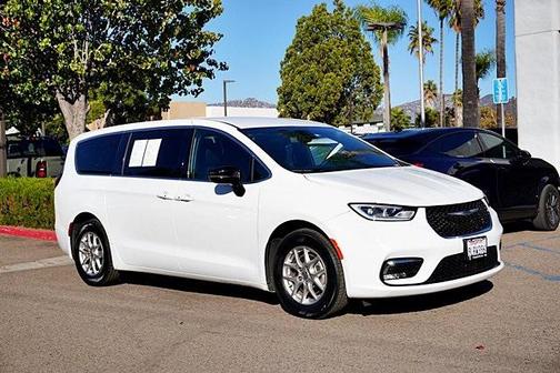 2024 Chrysler Pacifica Touring