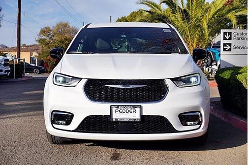 2025 Chrysler Pacifica L