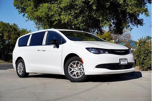 2025 Chrysler Voyager LX