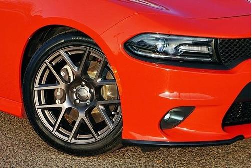 Photo 3 of 31 of 2019 Dodge Charger GT