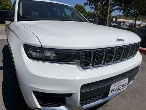 Bright White Clearcoat 2023 Jeep Grand Cherokee L Laredo