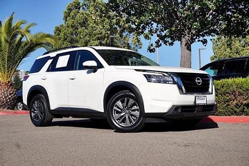 2023 Nissan Pathfinder SV FWD