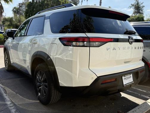 2023 Nissan Pathfinder SV FWD