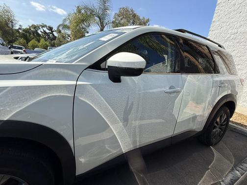 2023 Nissan Pathfinder SV FWD
