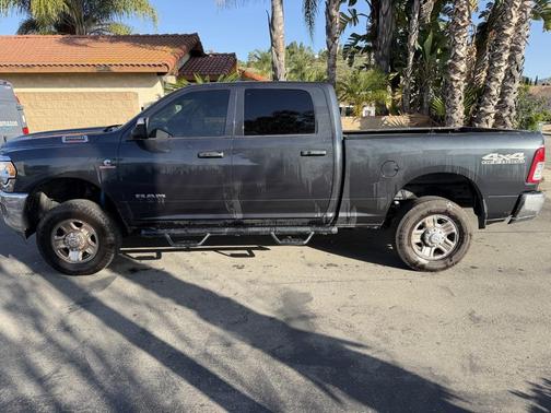 2020 RAM 2500 Tradesman Crew Cab 4X4 6'4' Box