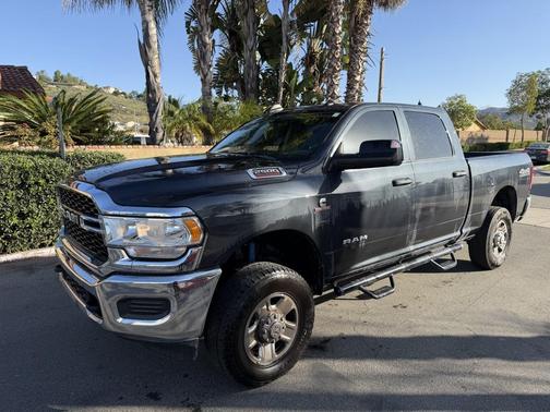 2020 RAM 2500 Tradesman Crew Cab 4X4 6'4' Box