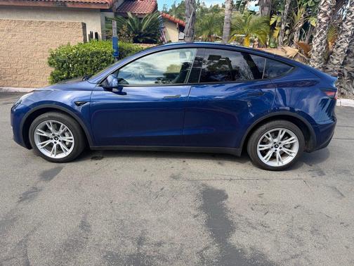 2023 Tesla Model Y Long Range Dual Motor All-Wheel Drive