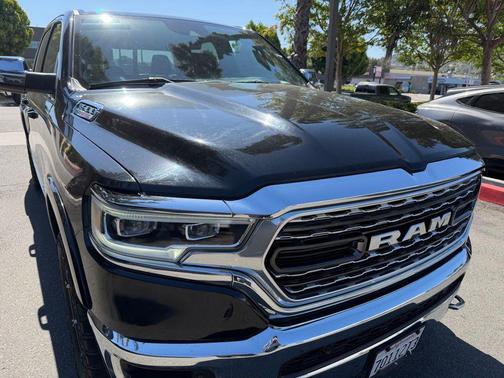 Diamond Black Crystal Pearlcoat 2022 RAM 1500 Limited