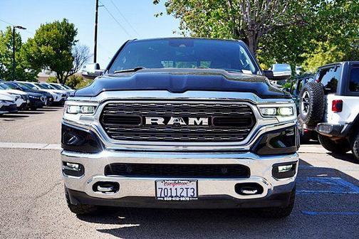 Diamond Black Crystal Pearlcoat 2022 RAM 1500 Limited