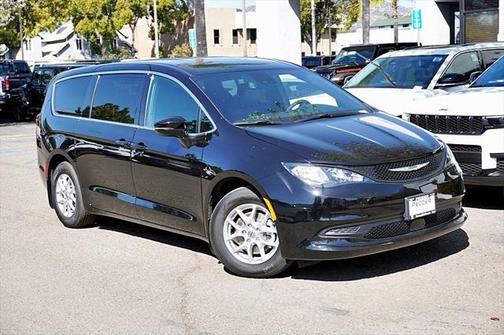 2025 Chrysler Voyager LX