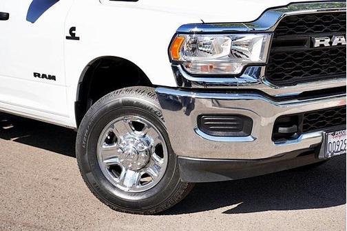 2022 RAM 2500 Tradesman Crew Cab 4x4 6'4' Box