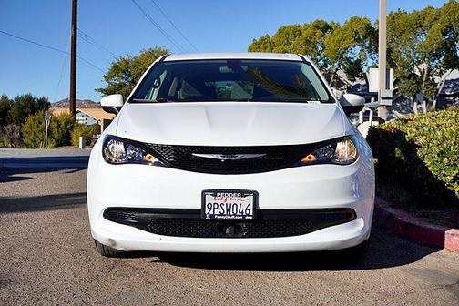 2022 Chrysler Voyager LX