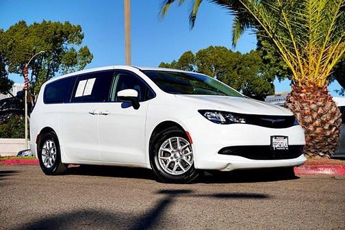 2022 Chrysler Voyager LX