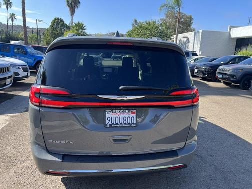 2022 Chrysler Pacifica Touring L