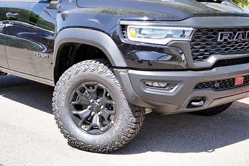 Diamond Black Crystal Pearlcoat 2026 RAM 1500 RHO Crew Cab 4x4 5'7' Box