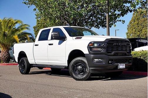 2025 RAM 2500 Tradesman Crew Cab 4x4 6'4' Box