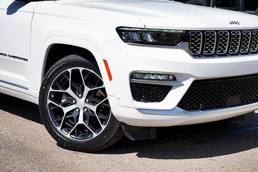 Bright White Clearcoat 2024 Jeep Grand Cherokee Summit