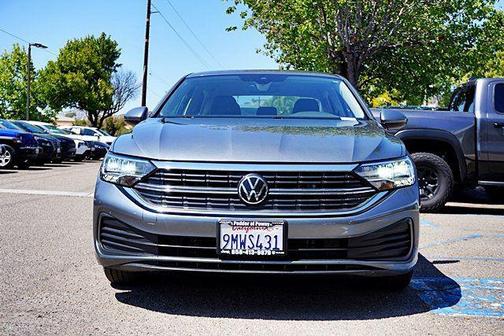 Platinum Gray Metallic 2024 Volkswagen Jetta 1.5T SE